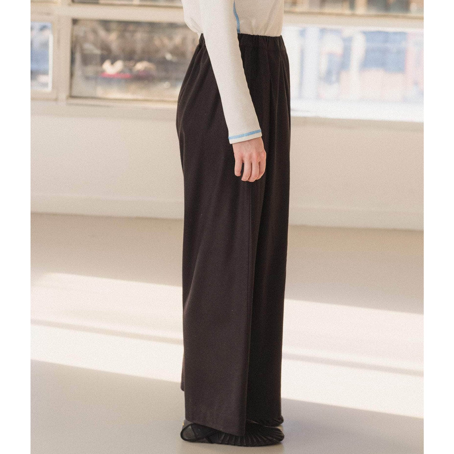Avi Pants in Black