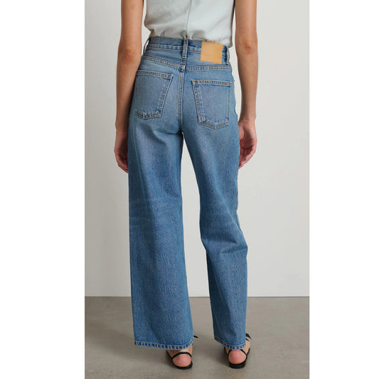 Elissa Jean in Tate Vintage