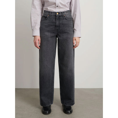 Elissa Jean in Stil Black