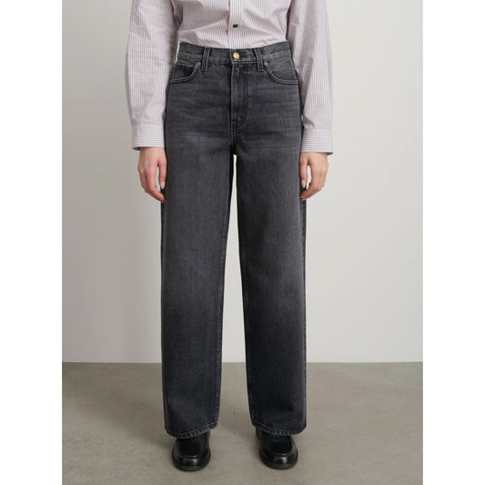 Elissa Jean in Stil Black