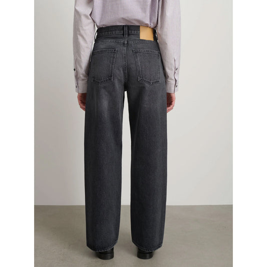 Elissa Jean in Stil Black