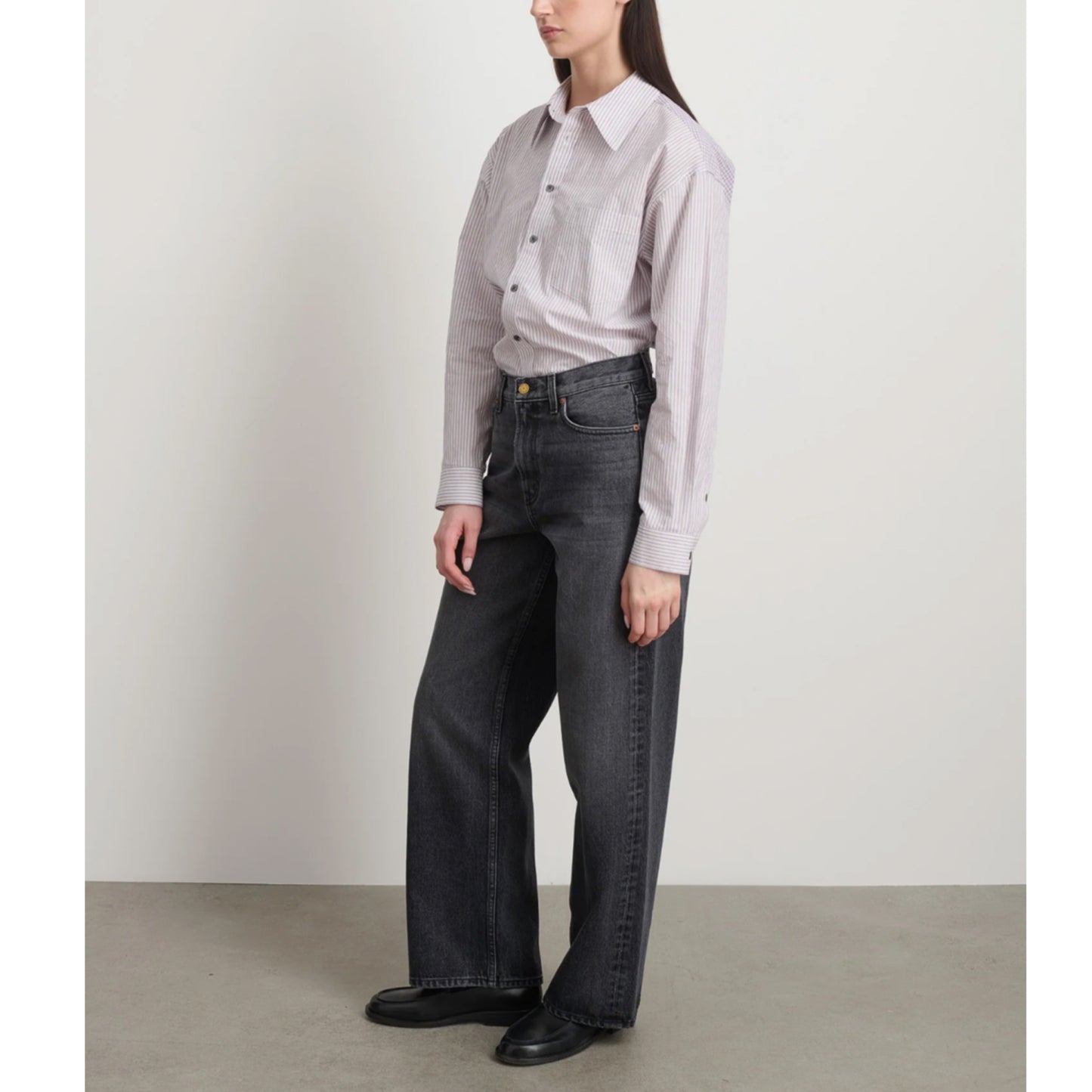 Elissa Jean in Stil Black