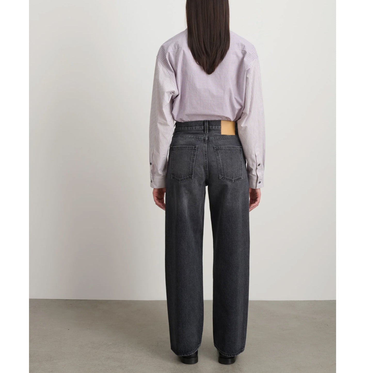 Elissa Jean in Stil Black