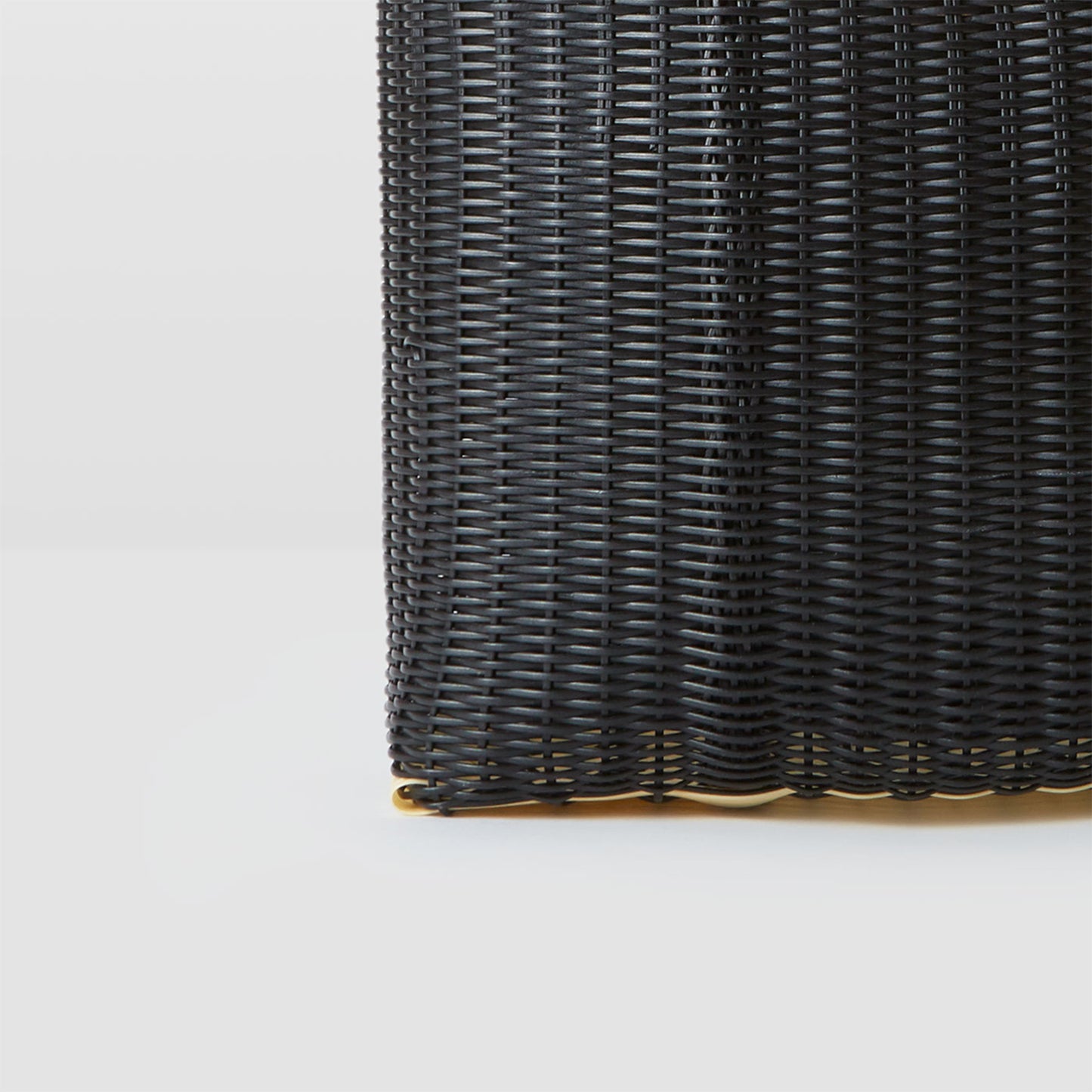 Flat Basic Small in Black