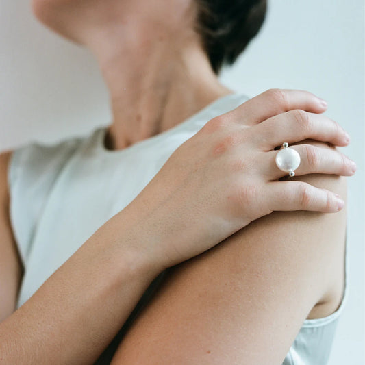 Large Pearl Turning Ring in Silver