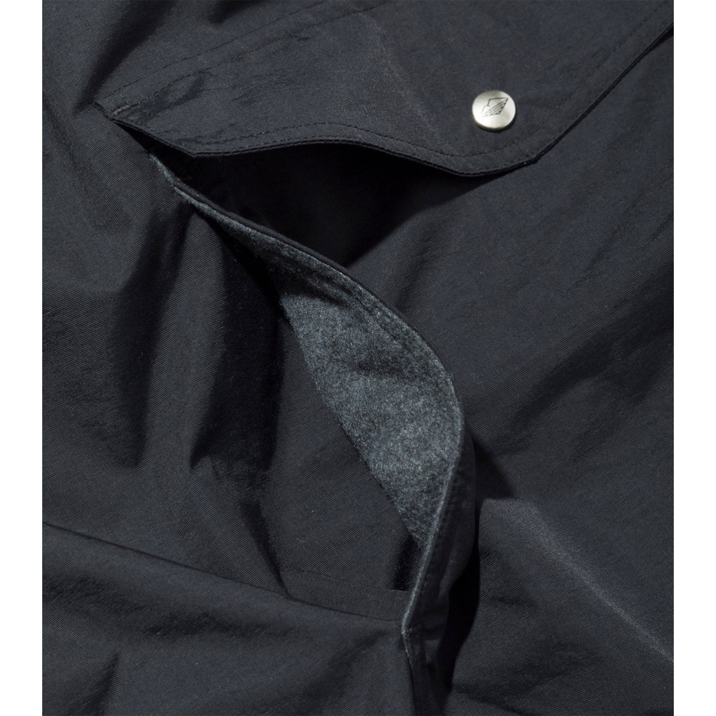 Scout Anorak in Black