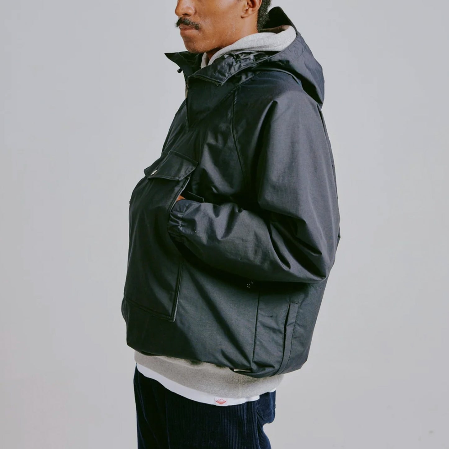 Scout Anorak in Black