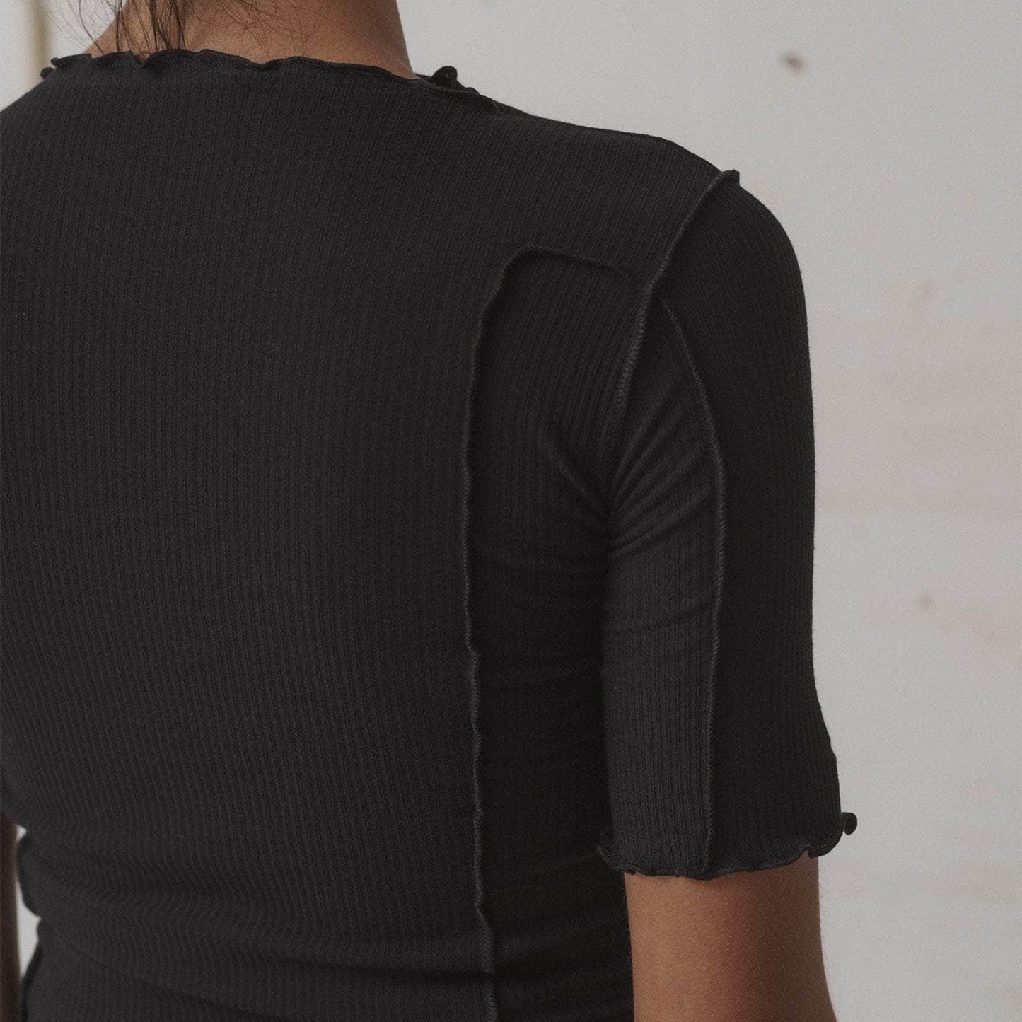 Omato 3/4 Sleeve in Black