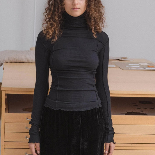 Omato Long Sleeve Turtleneck in Black